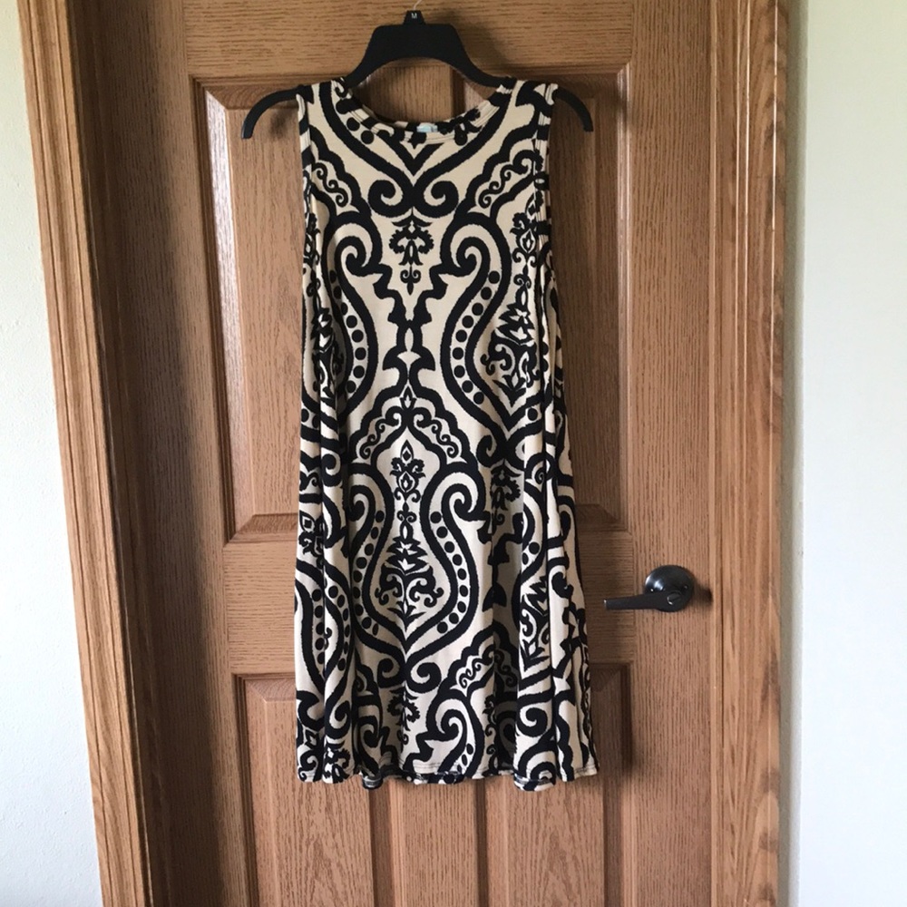 Size medium sleeveless Black and Tan dress.